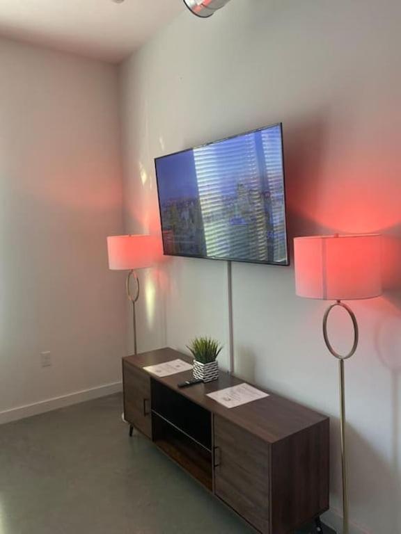 Smart 1 Bed 1 Bath Loft By Lorraine Apartment