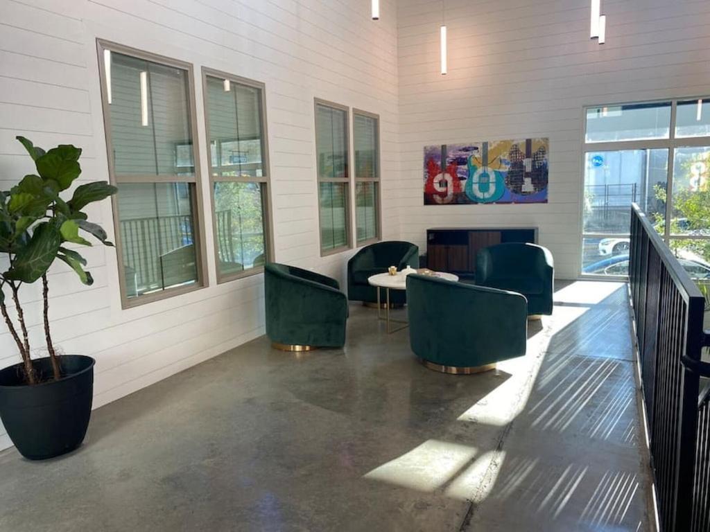 Smart 1 Bed 1 Bath Loft By Lorraine Memphis